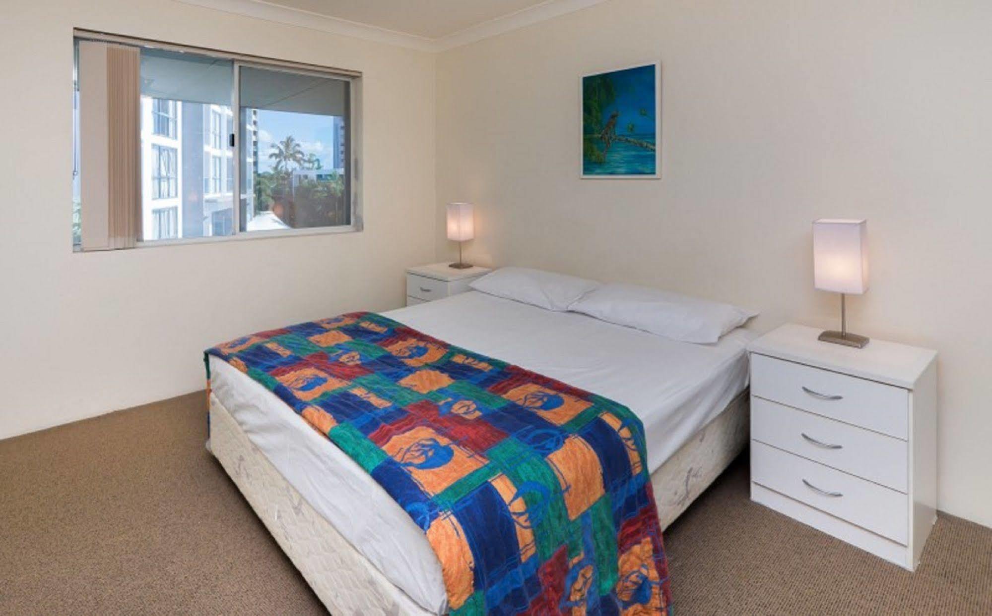 Surfers Tropique Holiday Apartments โกลด์โคสต์ ภายนอก รูปภาพ