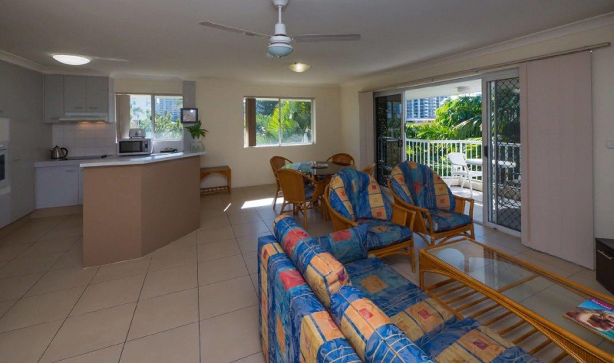 Surfers Tropique Holiday Apartments โกลด์โคสต์ ภายนอก รูปภาพ