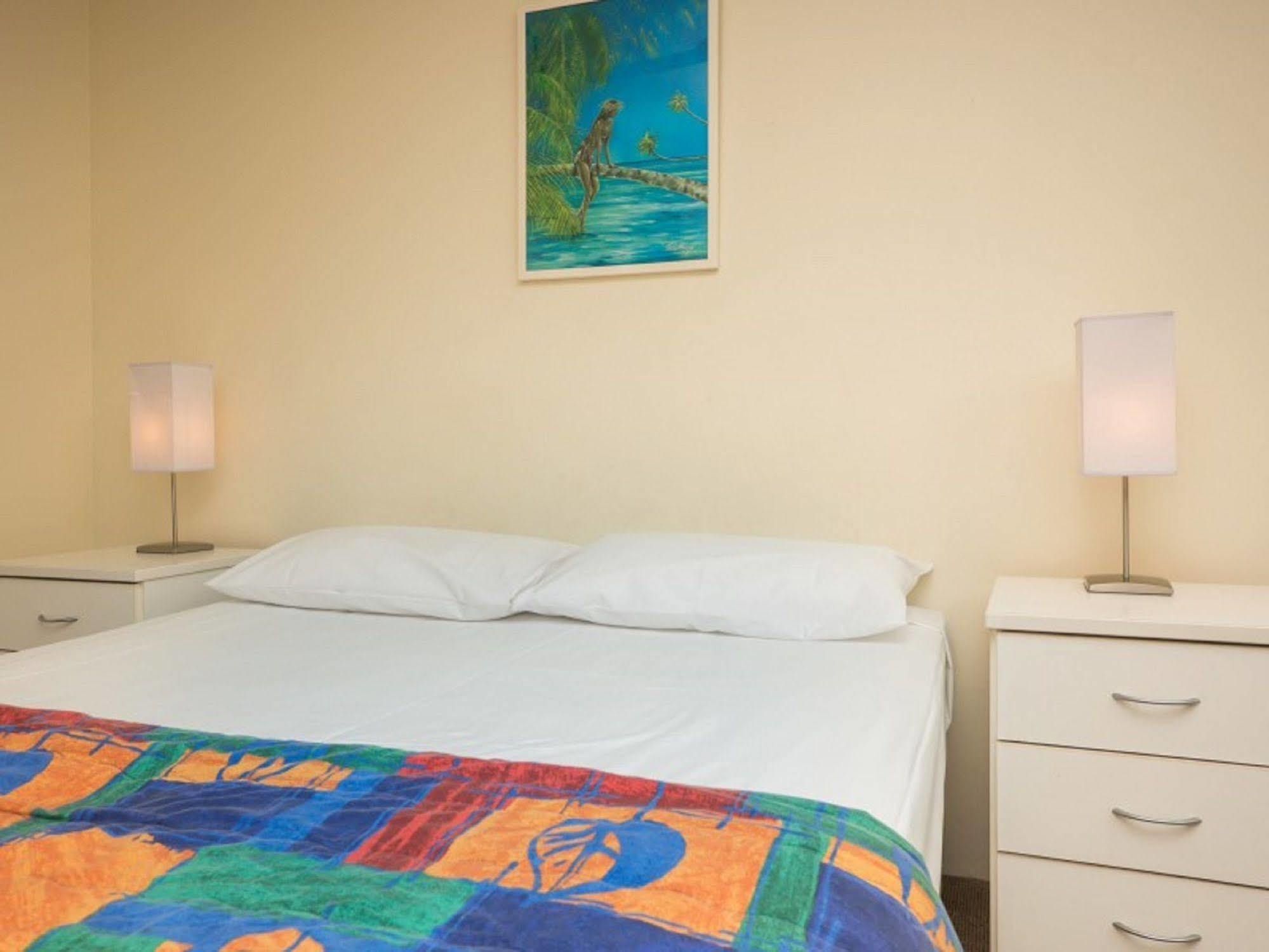 Surfers Tropique Holiday Apartments โกลด์โคสต์ ภายนอก รูปภาพ