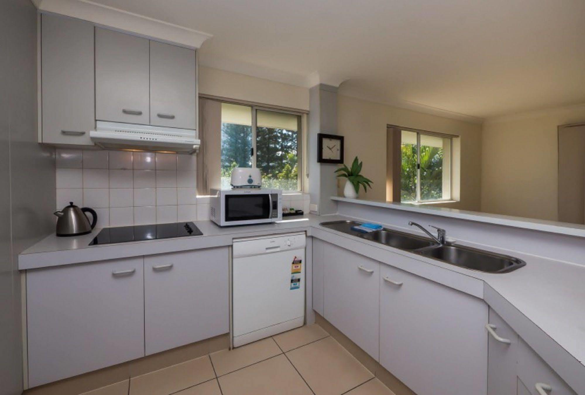 Surfers Tropique Holiday Apartments โกลด์โคสต์ ภายนอก รูปภาพ